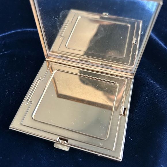 Vintage 50s Mother of Pearl Compact Mirror with Blue Rhinestone - Picture 4 of 7